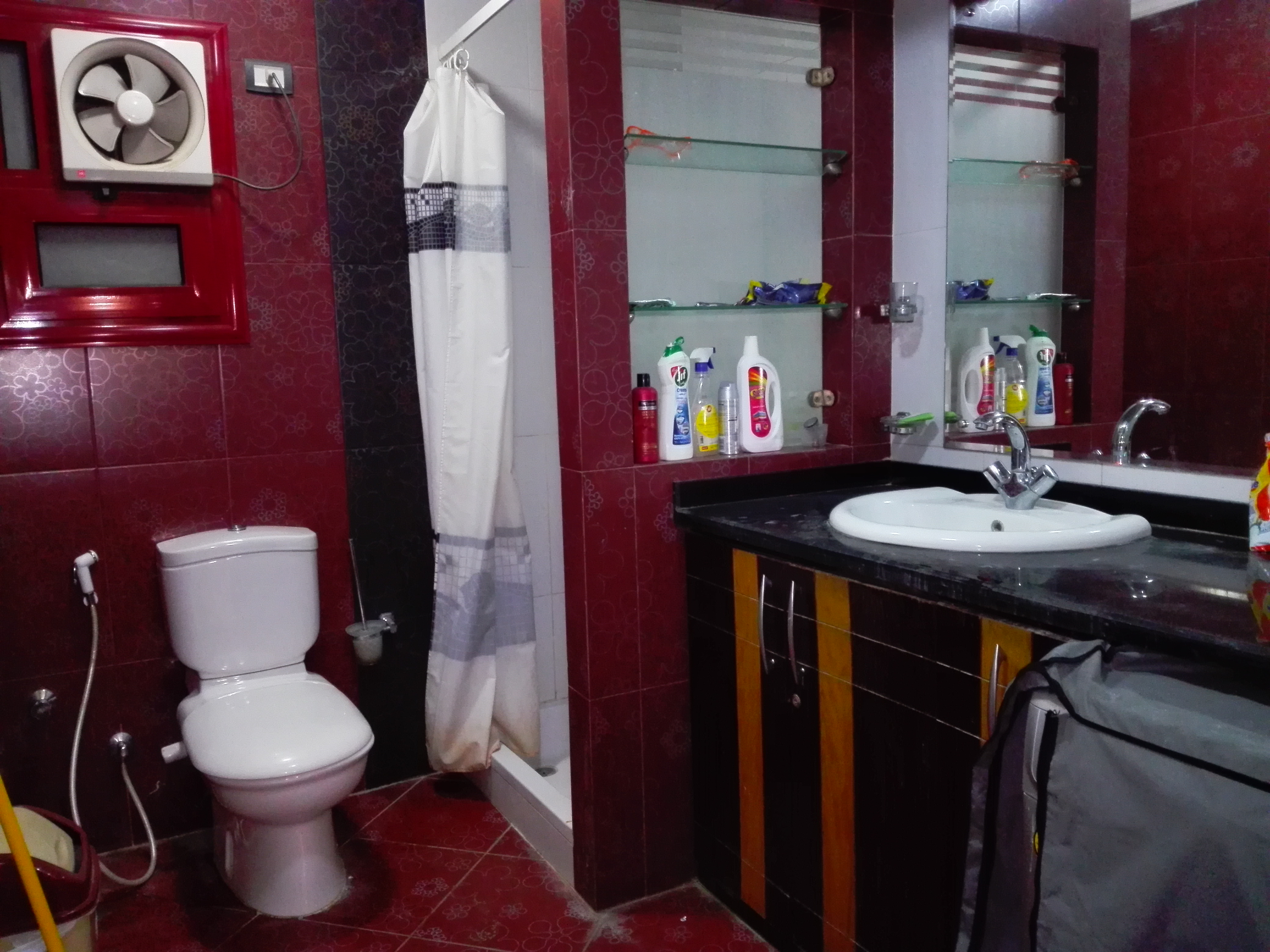 غرفة راقية بحمام خاص للإيجار بموقع متميز في 6 أكتوبر