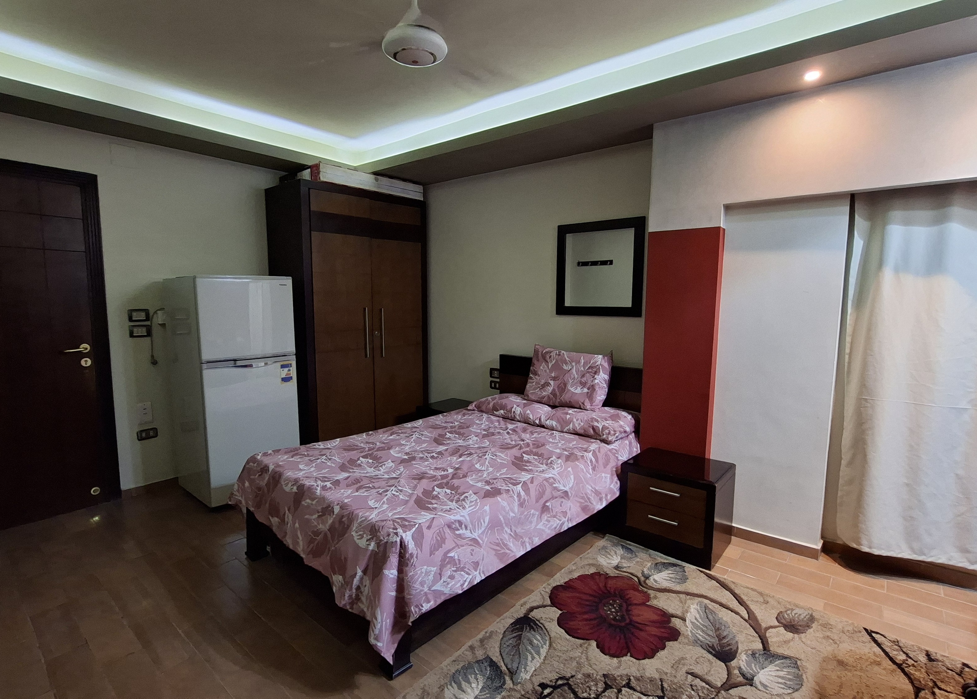 غرفة راقية بحمام خاص للإيجار بموقع متميز في 6 أكتوبر