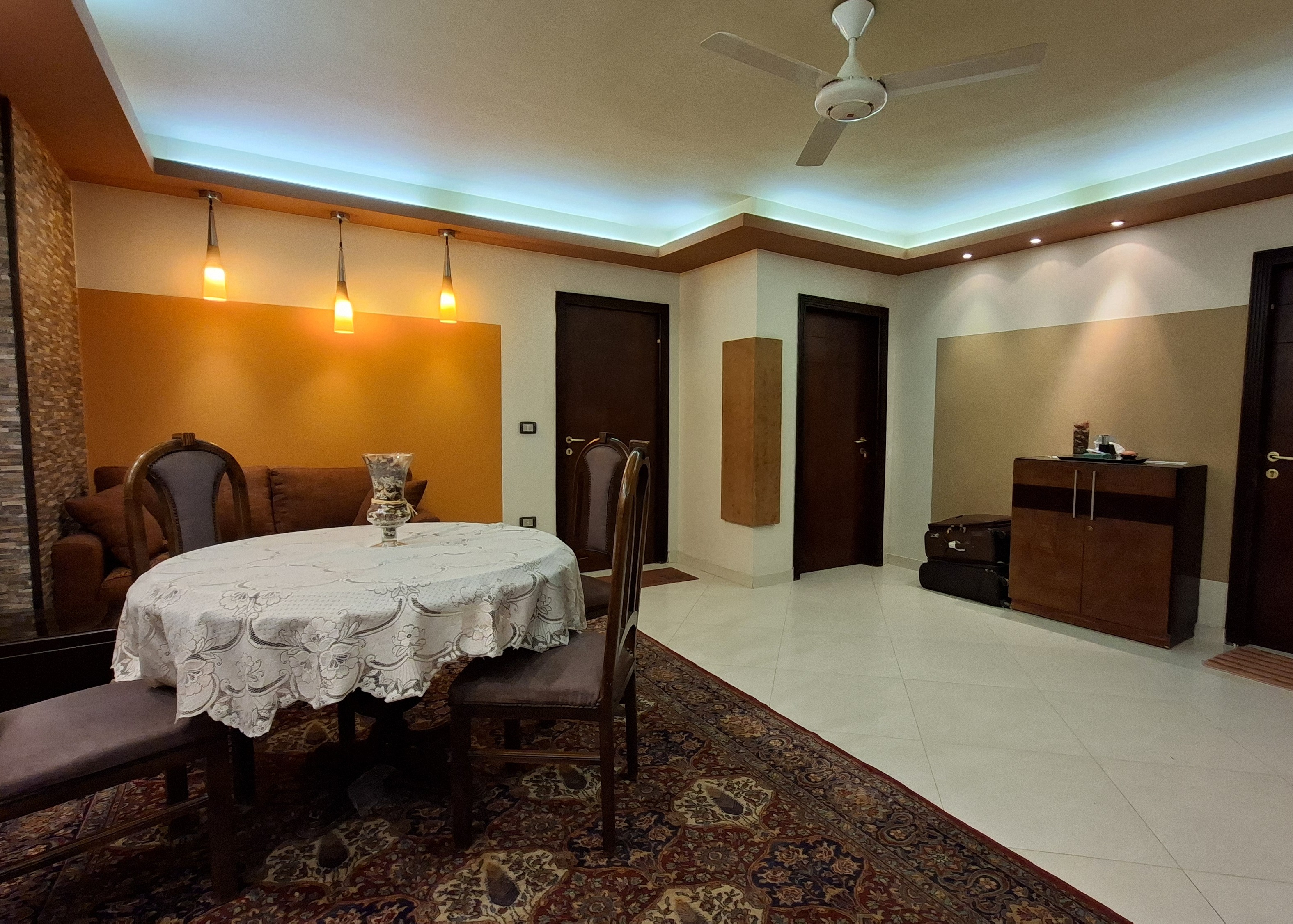 غرفة راقية بحمام خاص للإيجار بموقع متميز في 6 أكتوبر