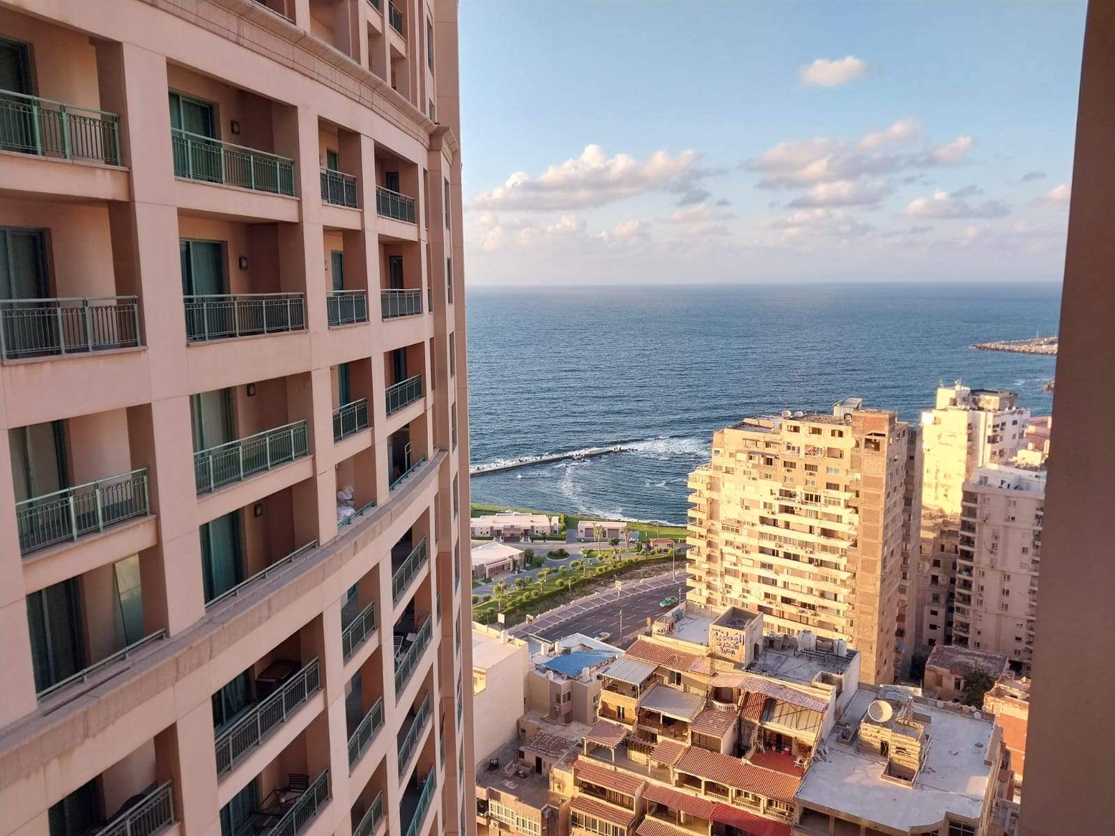سكن مفروش فاخر بإطلالة بحر مباشرة في قلب سان ستيفانو –